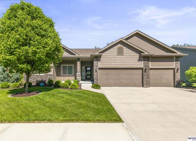 Property at 4608 S 199 Ave, Omaha, NE 68135, 4 beds, 3 baths