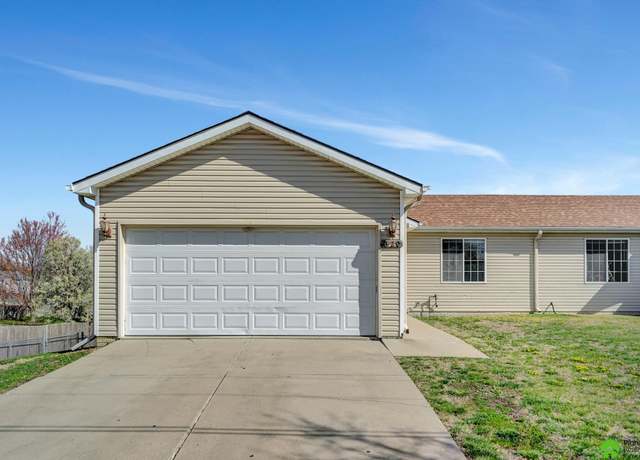 Property at 310-320 W Benton St, Lincoln, NE 68521, 4 beds, 2 baths