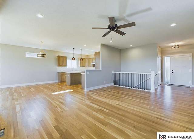 Property at 520 N 108th St, Lincoln, NE 68527, 4 beds, 2 baths