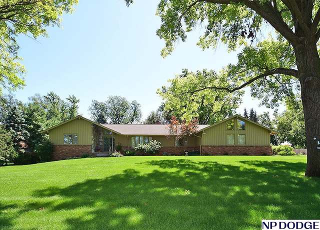 Property at 2307 N 103 Cir, Omaha, NE 68134, 4 beds, 3.5 baths