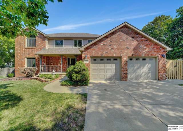 Property at 4140 Larkwood Rd, Lincoln, NE 68516, 4 beds, 3.5 baths