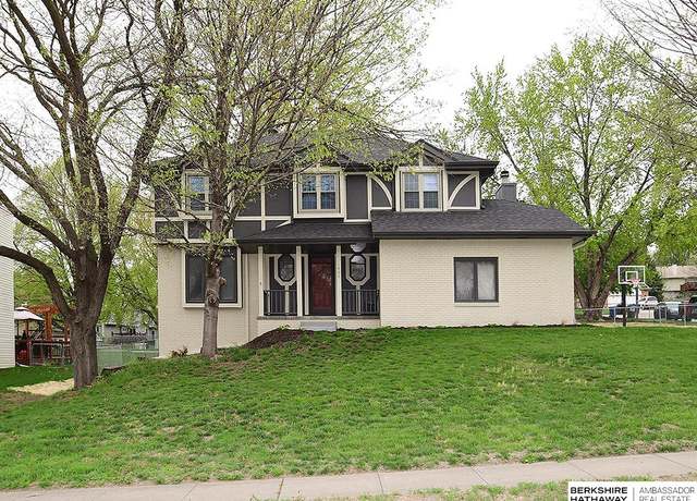 Property at 1006 E Cary St, Papillion, NE 68046, 4 beds, 2.5 baths