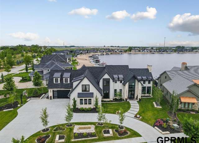 Property at 29220 Martin Cir, Valley, NE 68064, 6 beds, 6.5 baths