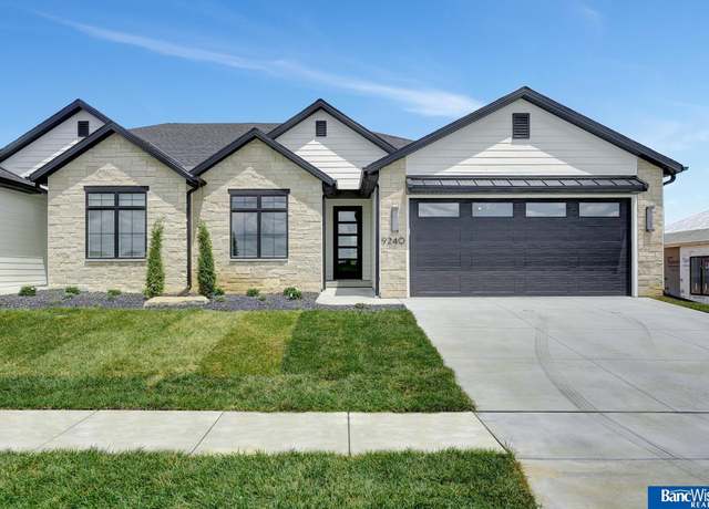 Property at 9224 Lucena Dr, Lincoln, NE 68520, 3 beds, 3 baths