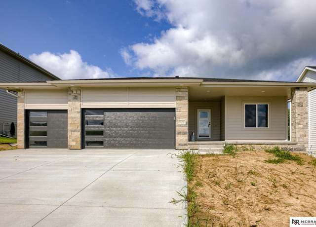 Property at 11342 N 162 St, Bennington, NE 68007, 4 beds, 3 baths