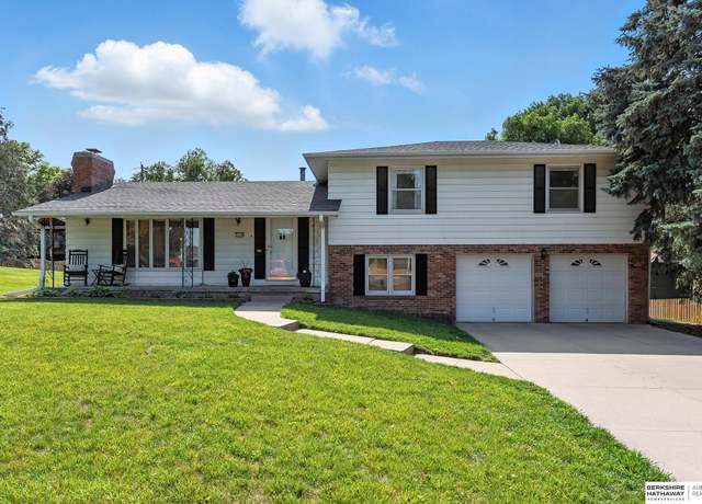 Property at 1516 Pinewood Dr, Omaha, NE 68144, 3 beds, 1.5 baths
