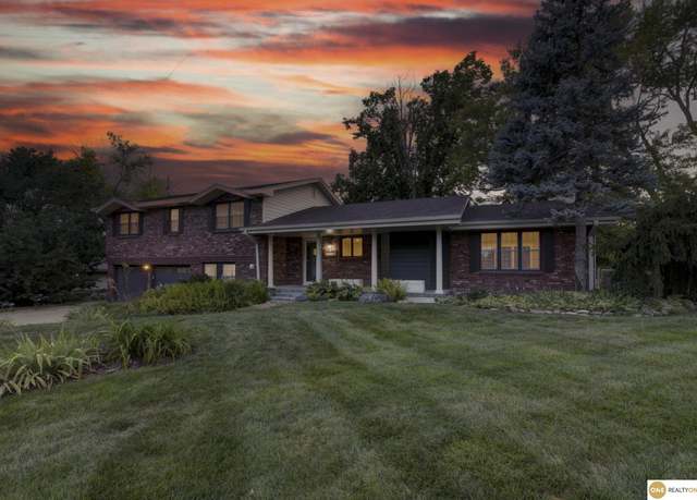 Property at 1858 S 93rd St, Omaha, NE 68124, 4 beds, 3.5 baths
