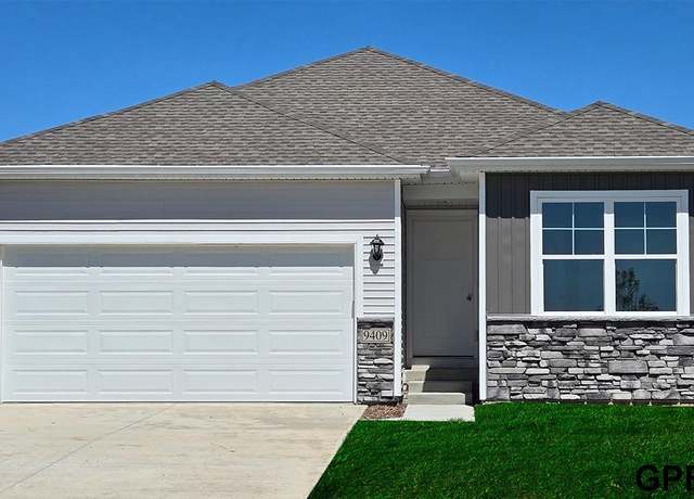 Property at 11519 Stony Point Dr, Papillion, NE 68046, 3 beds, 3 baths