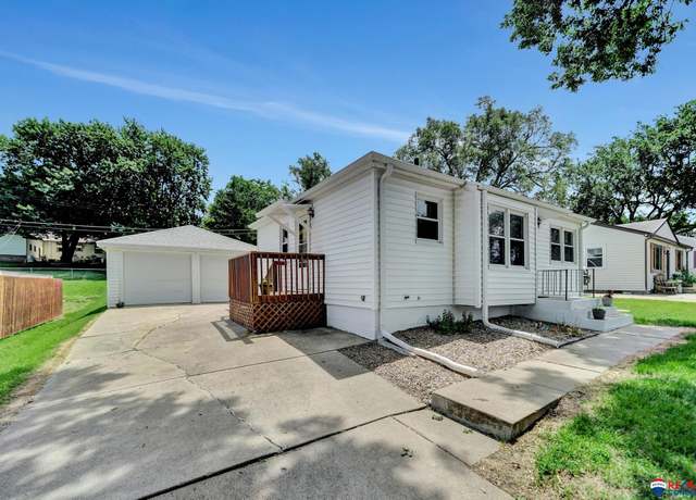 Property at 4020 N 11 St, Lincoln, NE 68521, 2 beds, 1 bath