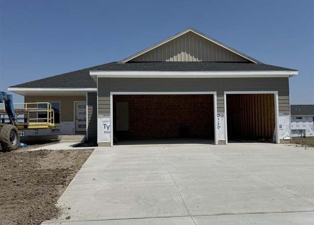 Property at 5800 SW Catalina St, Lincoln, NE 68523, 3 beds, 2 baths