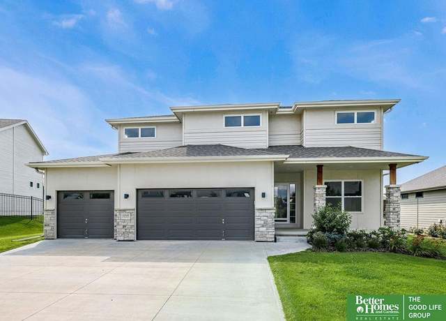 Property at 10506 S 103 St, Papillion, NE 68046, 4 beds, 2.5 baths