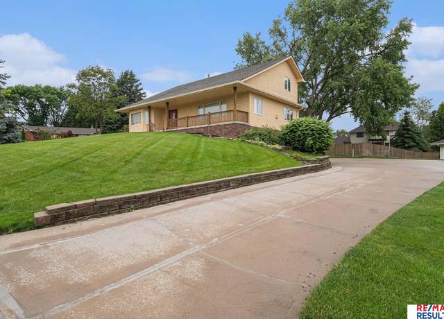 Property at 2304 S 165 Ave, Omaha, NE 68130, 3 beds, 3.5 baths