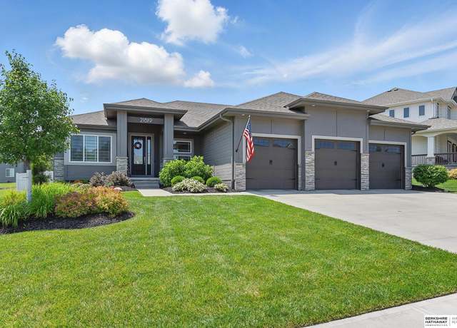Property at 21819 H St, Elkhorn, NE 68022, 5 beds, 3 baths