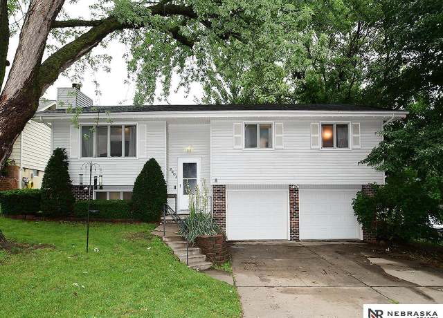Property at 2602 Geri Dr, Bellevue, NE 68147, 3 beds, 2.5 baths