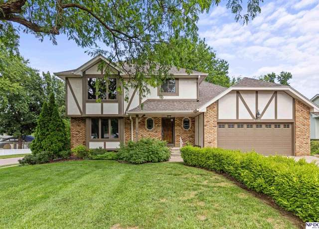 Property at 801 S Taylor St, Papillion, NE 68046, 4 beds, 2.5 baths