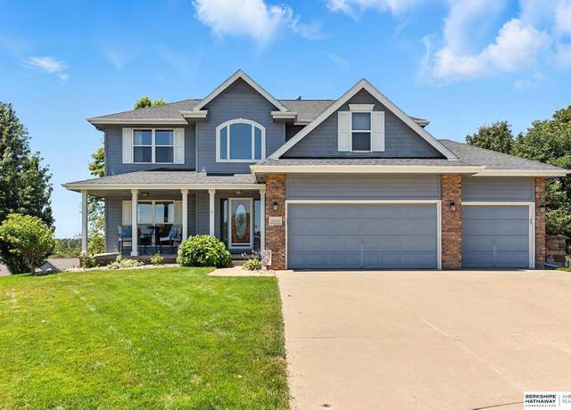 Property at 19533 Pearl Cir, Elkhorn, NE 68022, 4 beds, 3.5 baths