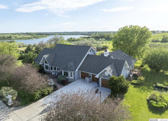 Property at 13410 N 74 St, Omaha, NE 68122, 4 beds, 3.5 baths