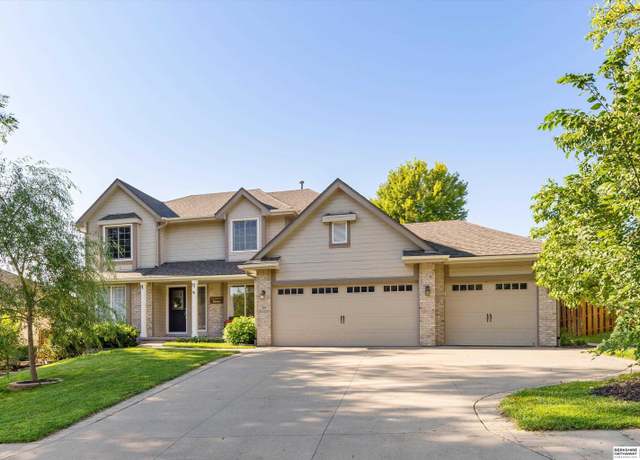 Property at 309 Fox Creek Ln, Papillion, NE 68046, 5 beds, 3.5 baths