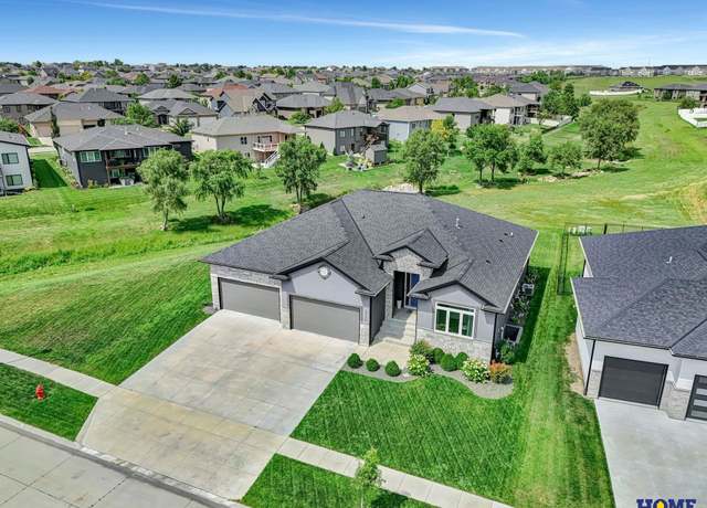 Property at 3230 Tree Line Dr, Lincoln, NE 68516, 5 beds, 3 baths