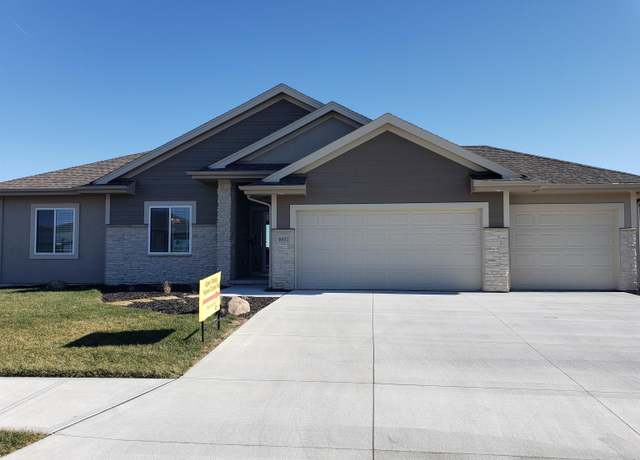 Property at 6601 S 200 Ave, Omaha, NE 68136, 3 beds, 2.5 baths