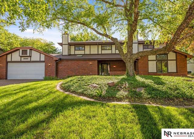 Property at 1530 N Gate Cir, Lincoln, NE 68521, 3 beds, 2.5 baths