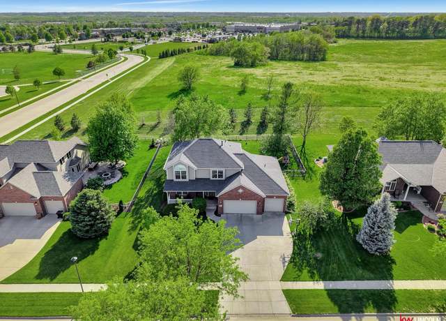 Property at 6851 Shadow Ridge Rd, Lincoln, NE 68512, 4 beds, 3.5 baths