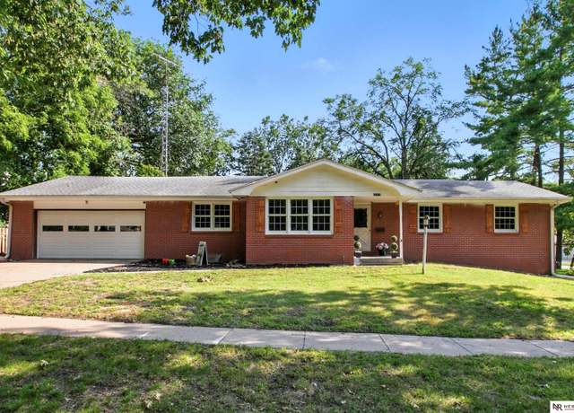 Property at 5717 Baldwin Ave, Lincoln, NE 68507, 4 beds, 3.5 baths