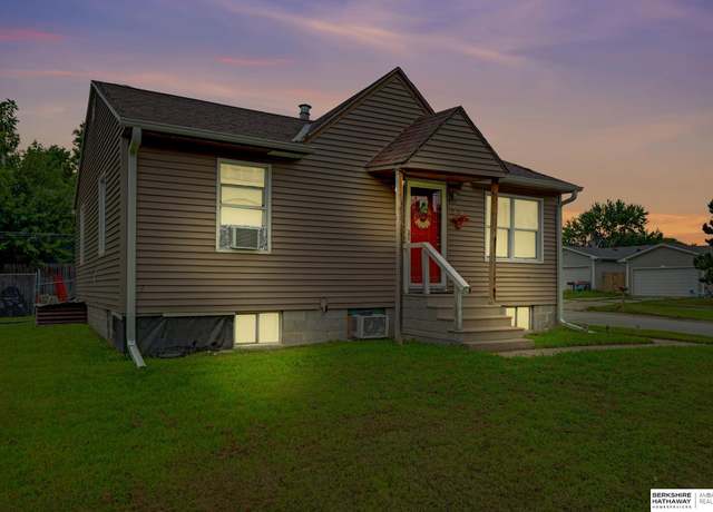 Property at 2500 NW 8 St, Lincoln, NE 68521, 2 beds, 2 baths