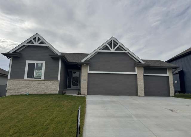 Property at 11912 S 113 St, Papillion, NE 68046, 3 beds, 2.5 baths