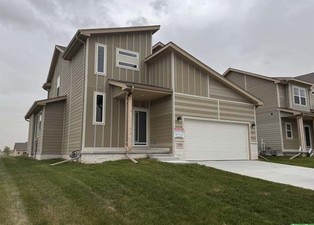 Property at 17609 Willit St, Bennington, NE 68007, 3 beds, 2.5 baths