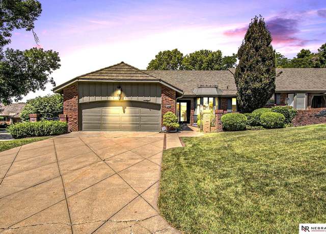 Property at 10082 Fieldcrest Dr, Omaha, NE 68114, 2 beds, 3 baths