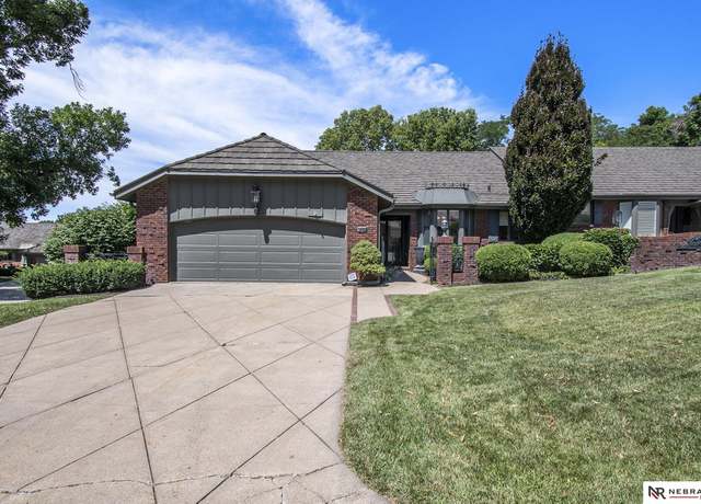 Property at 10082 Fieldcrest Dr, Omaha, NE 68114, 2 beds, 3 baths