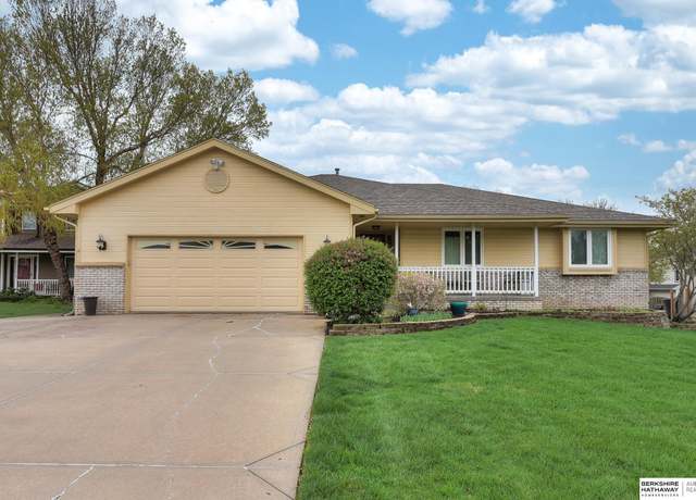 Property at 17469 U St, Omaha, NE 68135, 3 beds, 3 baths