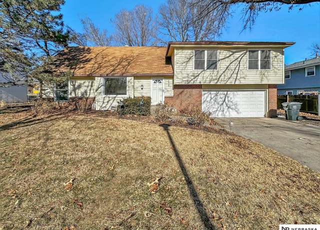 Property at 2920 Loveland Dr, Lincoln, NE 68502, 4 beds, 3 baths