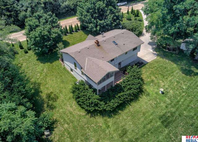 Property at 7386 Timber Creek Rd, Fort Calhoun, NE 68023, 5 beds, 3 baths