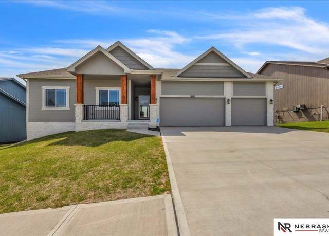 Property at 16615 Read St, Bennington, NE 68007, 3 beds, 2 baths