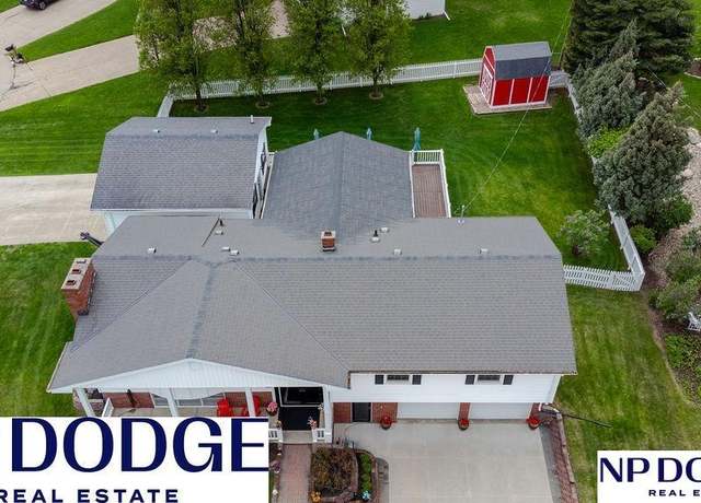 Property at 1540 Pinewood Dr, Omaha, NE 68144, 3 beds, 3 baths