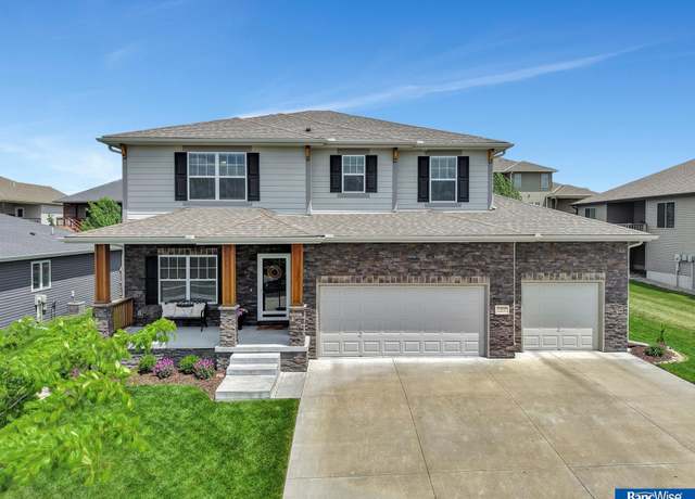 Property at 7308 Andy Dr, Lincoln, NE 68516, 5 beds, 3.5 baths