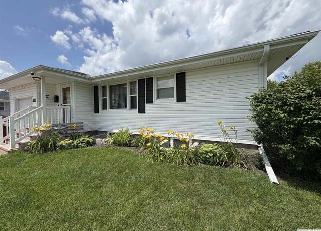 Property at 2304 29th St, Columbus, NE 68601, 5 beds, 2 baths