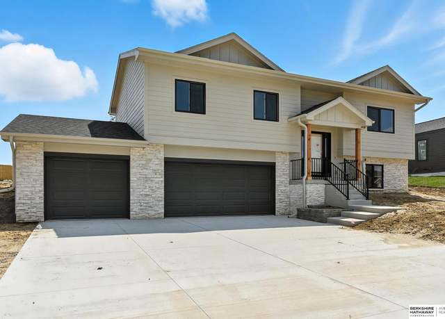 Property at 21501 Old Coach Rd, Elkhorn, NE 68022, 3 beds, 2 baths