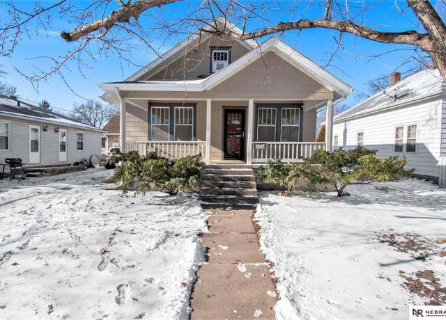 Property at 1041 S 31st St, Lincoln, NE 68510, 2 beds, 1 bath