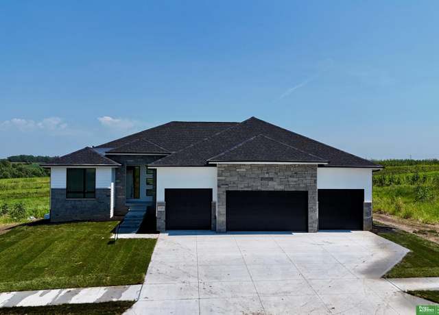Property at 5709 N 195th St, Elkhorn, NE 68022, 6 beds, 3 baths