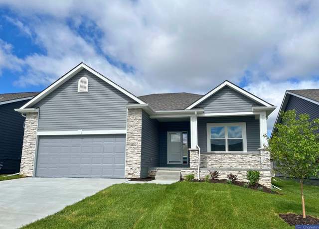 Property at 13012 S 49th St, Papillion, NE 68133, 2 beds, 2.5 baths