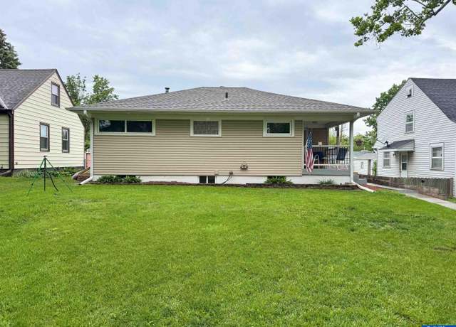 Property at 3017 N 60 St, Lincoln, NE 68505, 3 beds, 2 baths