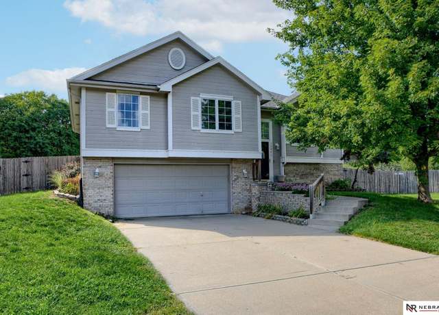 Property at 13404 South 37th Cir, Bellevue, NE 68123, 3 beds, 2 baths