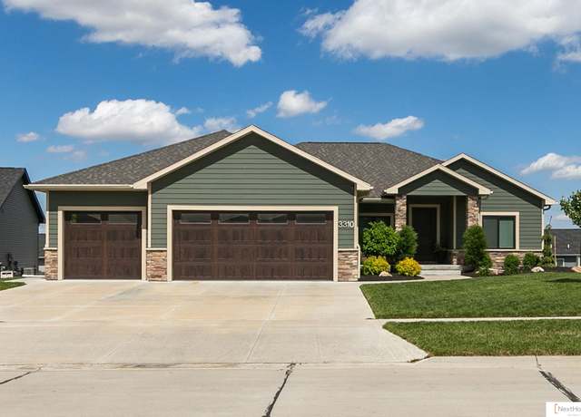 Property at 3310 N 92 St, Lincoln, NE 68507, 5 beds, 3.5 baths