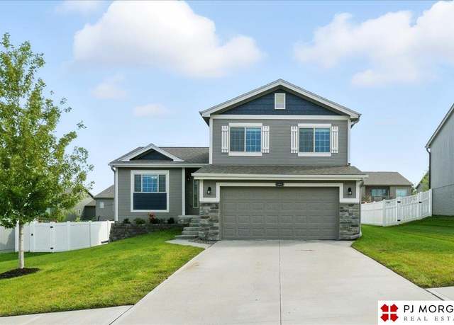 Property at 16619 Hanover St, Bennington, NE 68007, 3 beds, 2.5 baths
