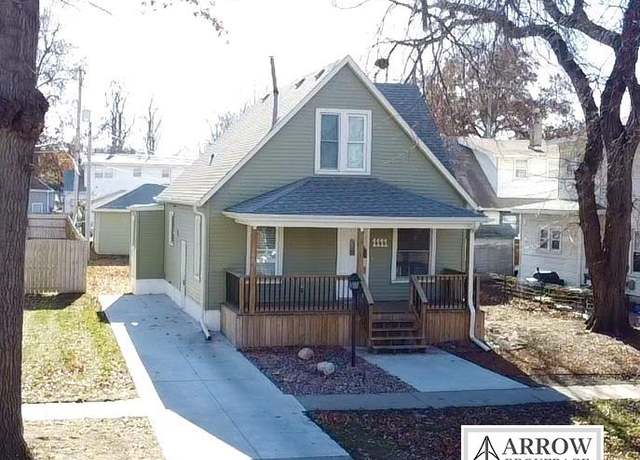 Property at 1111 Peach St, Lincoln, NE 68502, 4 beds, 2 baths