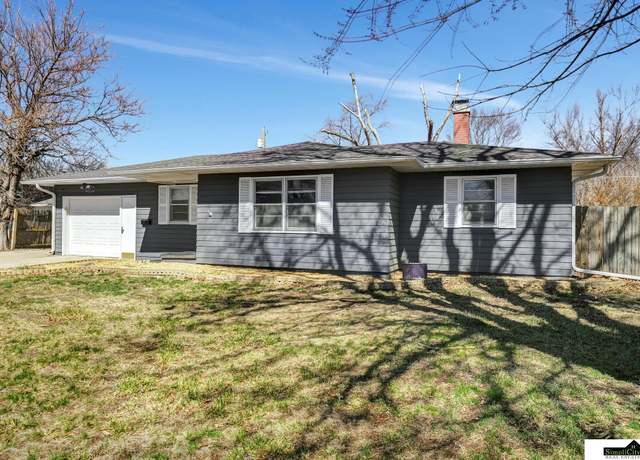 Property at 2212 Hillcrest St, Beatrice, NE 68310, 3 beds, 1.5 baths