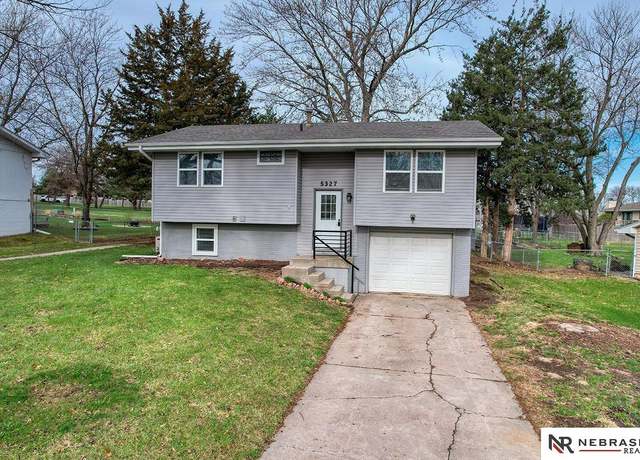 Property at 5327 Stonecliffe Dr, Lincoln, NE 68516, 3 beds, 2 baths